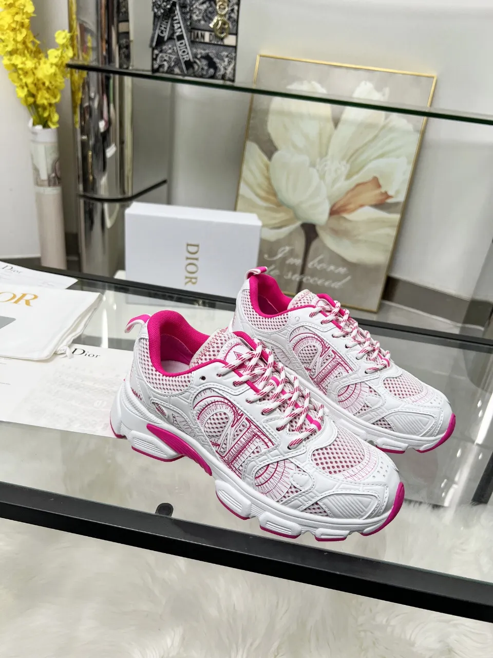P560🐮🐮The official website of Dijia's new colors has been updated simultaneously [Celebration] This Dior Vibe sneaker incorporates Dior's high-end spirit and reinterprets classic running shoes. White mesh fabric features an Oblique print and is paired with laminated leather-effect panels in gold and silver tones for a contrasting look. It is further embellished with classic details such as 3D effect details, the lucky star symbol on the rear, and the logo on the tongue and rear pull tab. The lightweight sole is embellished with gray stars, complementing a variety of casual or elegant pieces for a modern look. Size: Women’s size 35-41 (35/42 can be customized) Men’s size 40-46 (39/46 can be customized)